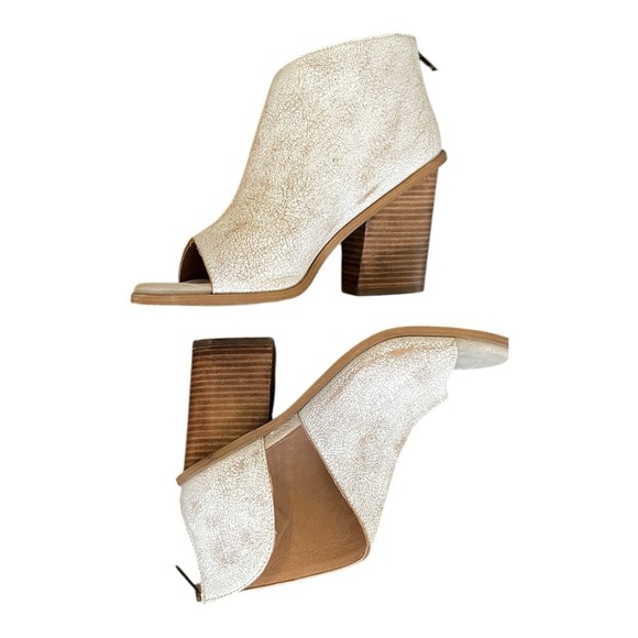 Like New!!! DIBA True ‘Honeysuckle’ White Distressed Bootie, Size 7m - Picture 9 of 10